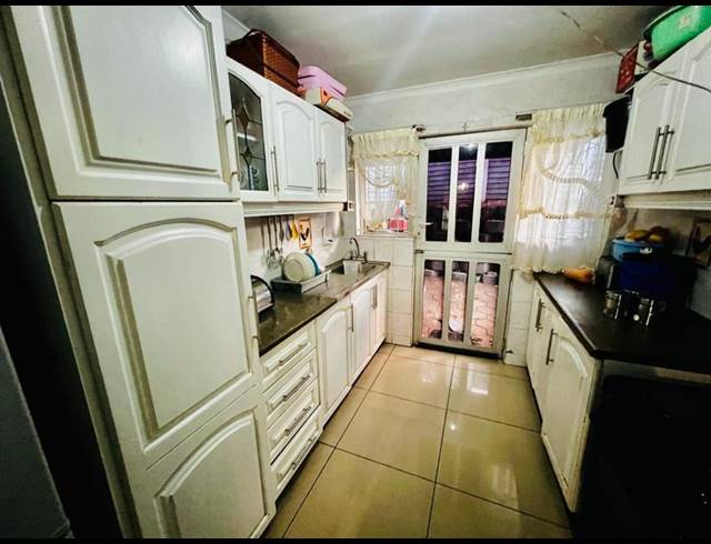 3 BEDROOM HOUSE FOR SALE IN KWAMASHU